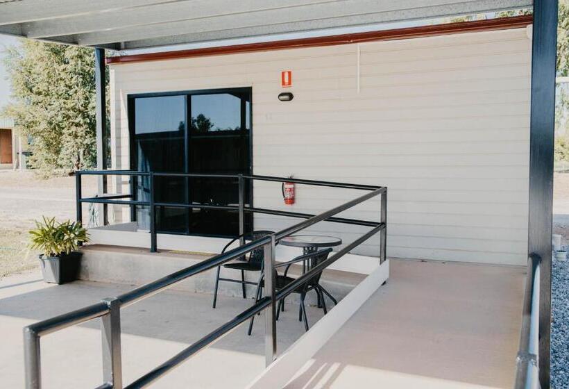 身障者適用キングサイズベッドルーム, Winton Outback Motel