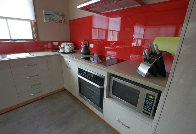 جناح, Cable Station Accommodation