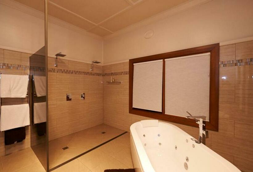 جناح, Cable Station Accommodation