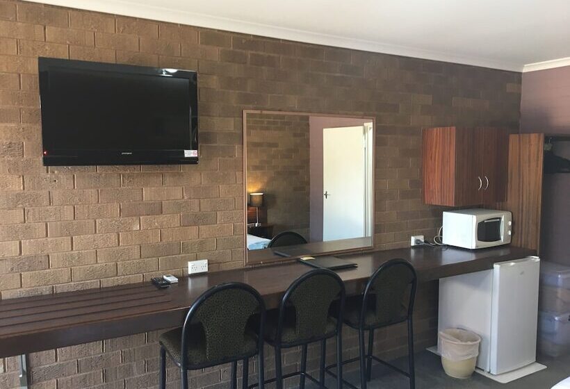 Семейный Номер, Camellia Motel
