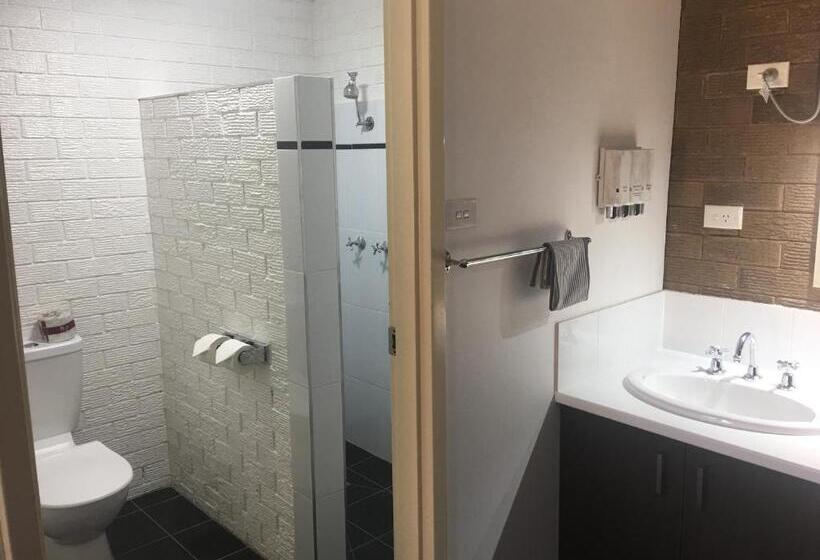 Семейный Номер, Camellia Motel