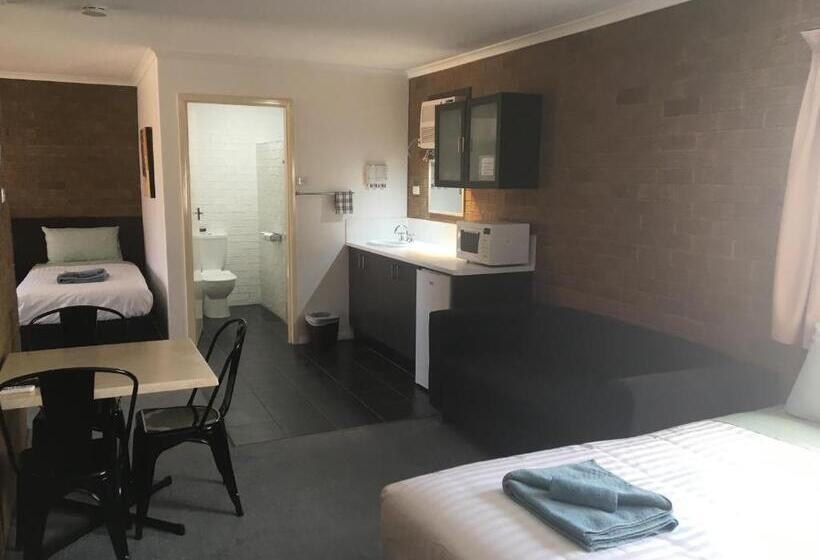 Семейный Номер, Camellia Motel
