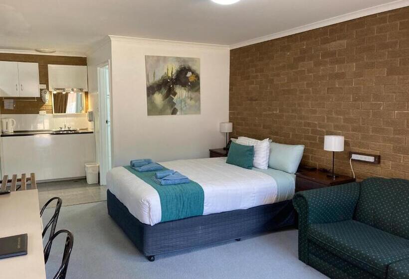 חדר אקזקיוטיב, Camellia Motel