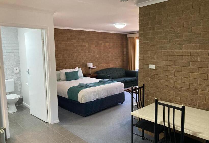 חדר אקזקיוטיב, Camellia Motel