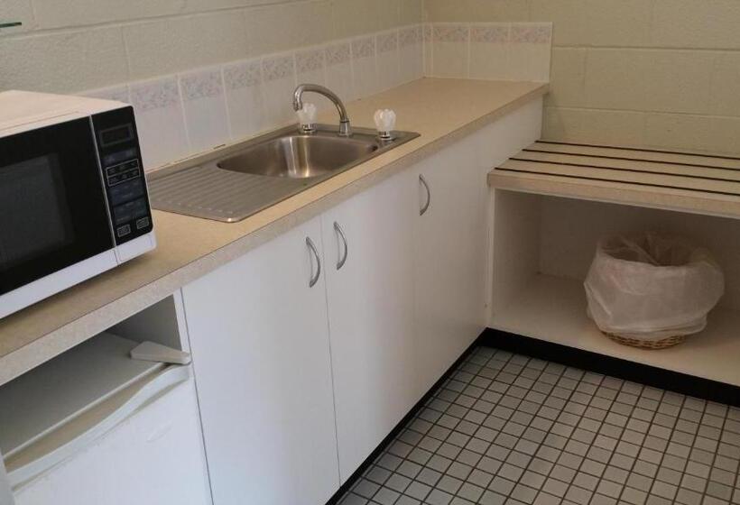 חדר סטנדרט לשלושה, Central Coast Motel