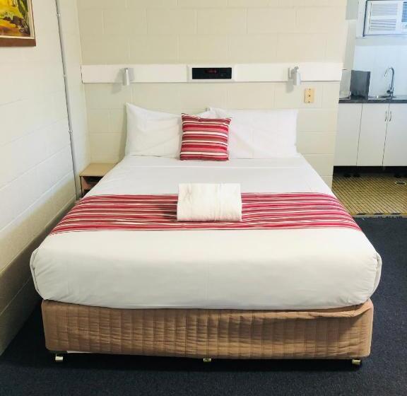 חדר משפחתי, Central Coast Motel