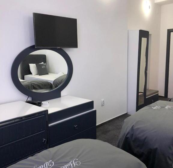 غرفة قياسية ثلاثية, Daly