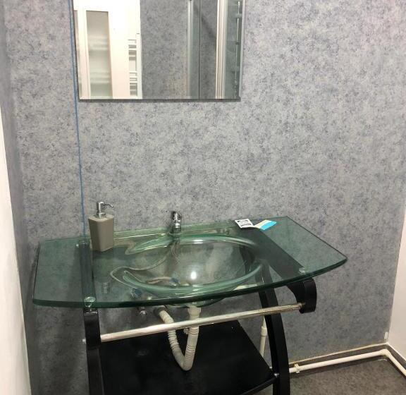 غرفة قياسية, Daly