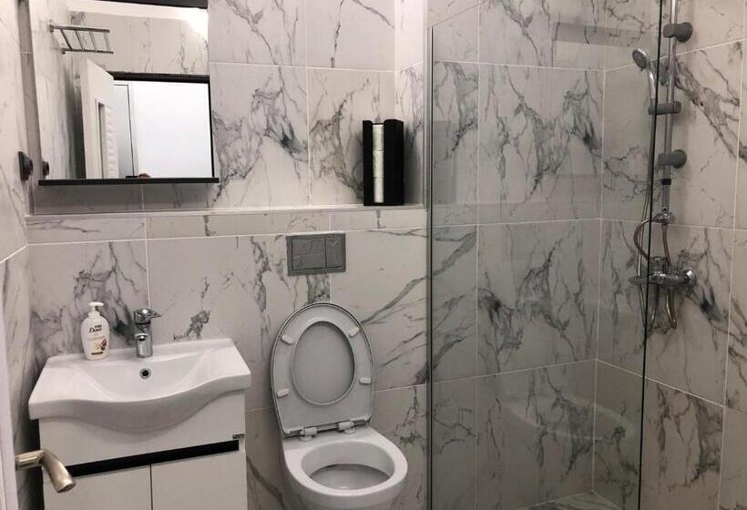 شقة غرفة واحدة مطلة على حمام السباحة, Daly