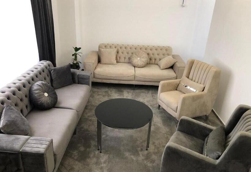 شقة غرفة واحدة مطلة على حمام السباحة, Daly