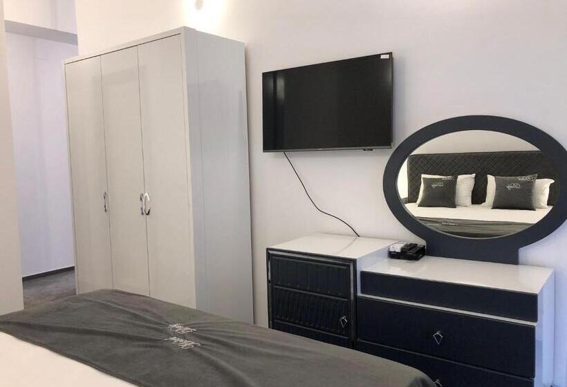 شقة غرفة واحدة مطلة على حمام السباحة, Daly