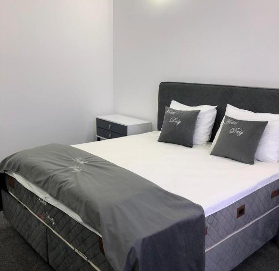 غرفة سوبيريور, Daly