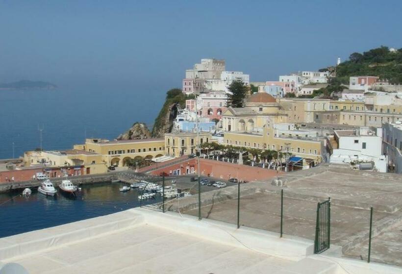 스탠다드 싱글 룸, Del Capitano