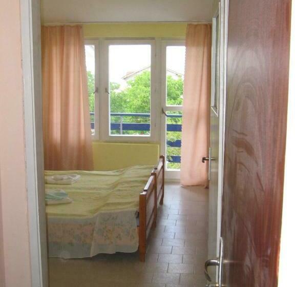 标准间带阳台, Strajica