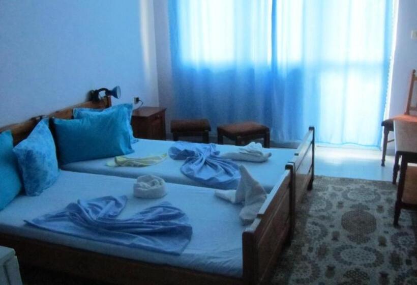 标准间带阳台, Strajica