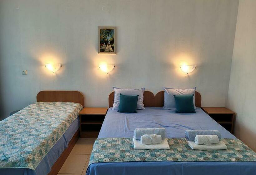 غرفة قياسية ثلاثية مزودة بشرفة, Veronika