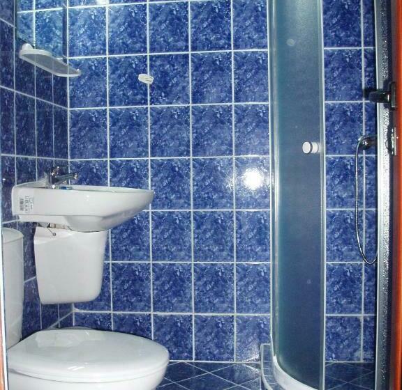 غرفة قياسية ثلاثية مزودة بشرفة, Veronika