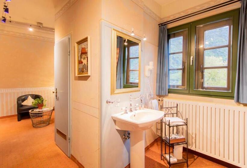 Номер Стандарт Вид на Реку, Weiler