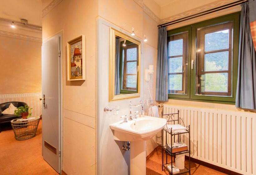 Номер Стандарт Вид на Реку, Weiler