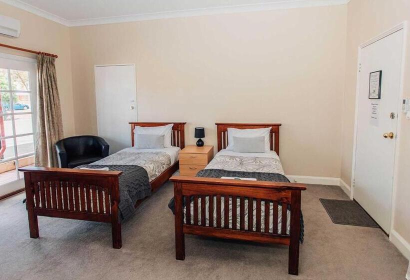 Номер Стандарт, Settlers Hotel York