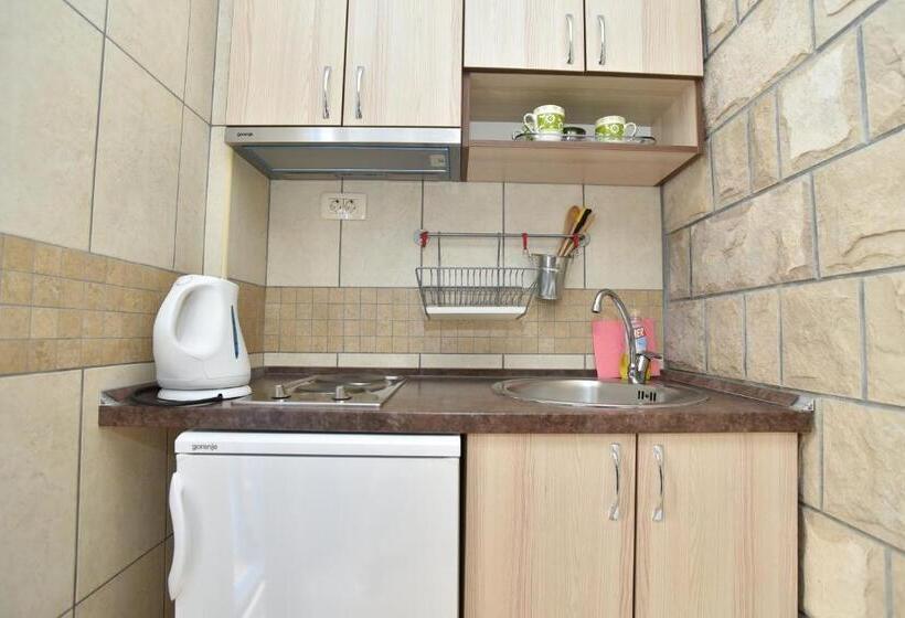 استودیوی استاندارد, Apartments And Rooms Drago