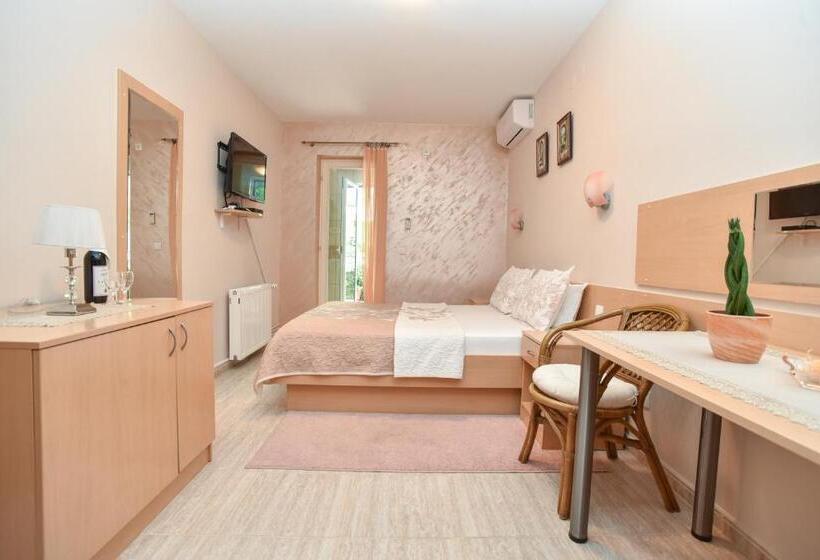 استودیو استاندارد با چشمانداز باغ, Apartments And Rooms Drago