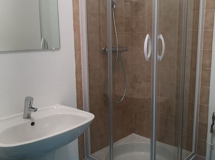 Pokój Standard, Auberge De Jeunesse D Orleans