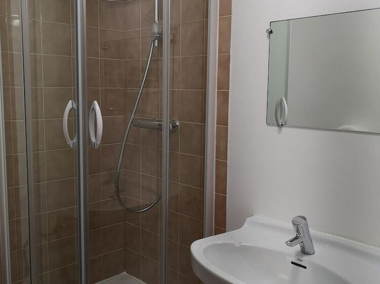 Pokój Standard Trzyosobowy, Auberge De Jeunesse D Orleans