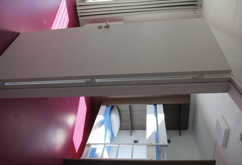 Pokój Czteroosobowy Standard, Auberge De Jeunesse D Orleans