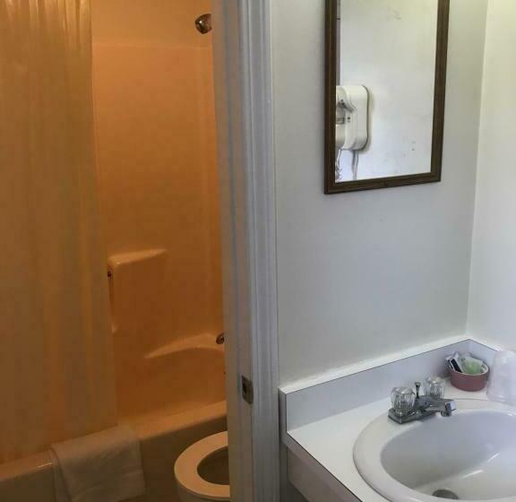 Quarto Estandar, Four Seasons Motor Inn
