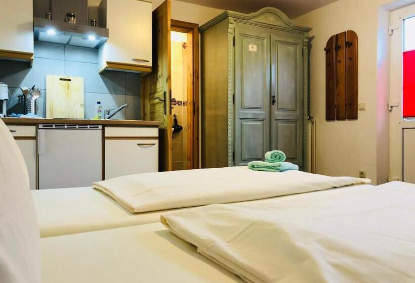 חדר אקונומי, Appartementhaus Bergstraße