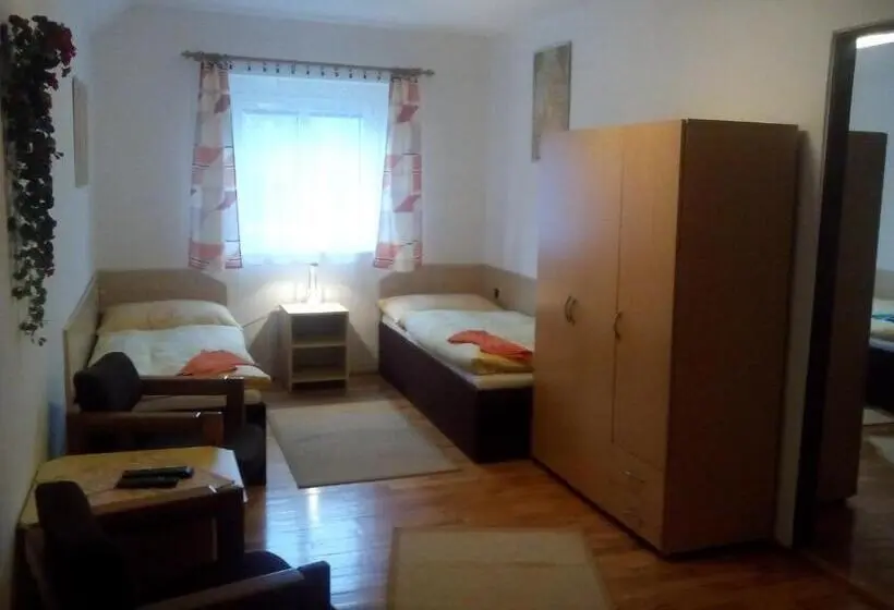 スタンダード4人部屋, Pension Duha