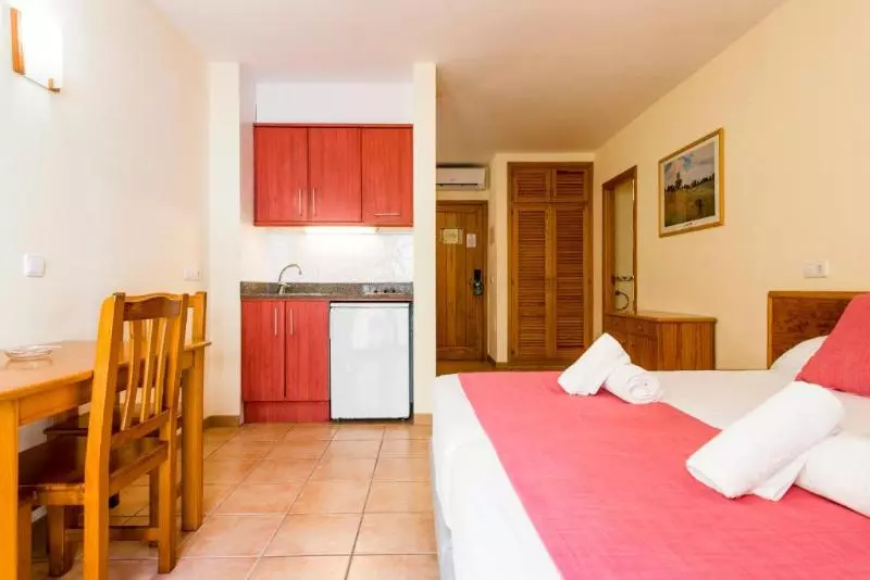 استودیوی استاندارد, Apartamentos Casa Maria