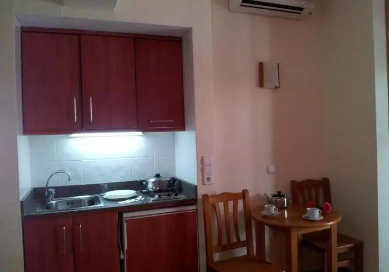 استودیوی استاندارد, Apartamentos Casa Maria
