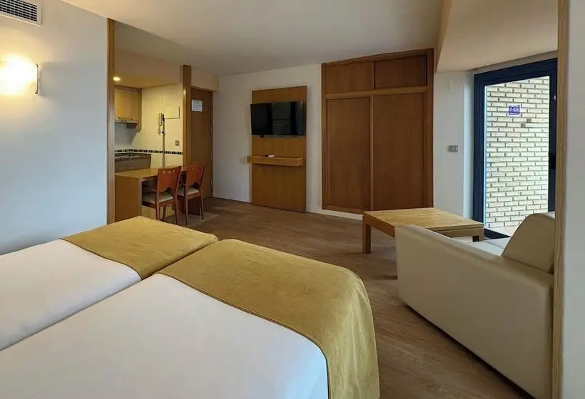 استودیو استاندارد با چشم‌انداز استخر, Apartamentos MS Puerto Marina