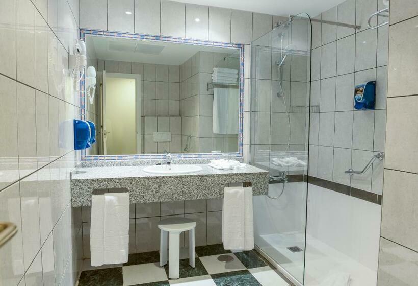 Номер Стандарт Вид на Бассейн, Club Hotel Drago Park