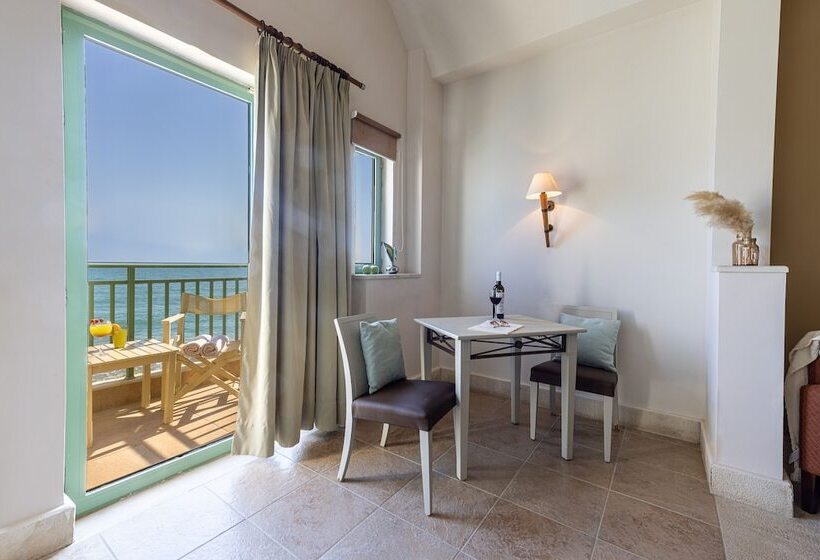 سوییت جونیور با چشم‌انداز دریا, Giannoulis   Grand Bay Beach Resort