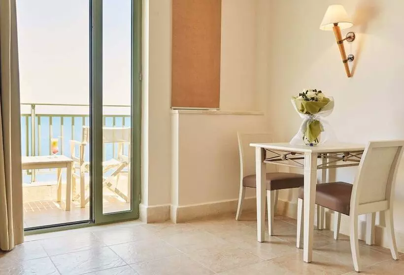 オーシャンビュージュニアスイート, Giannoulis Grand Bay Beach Resort