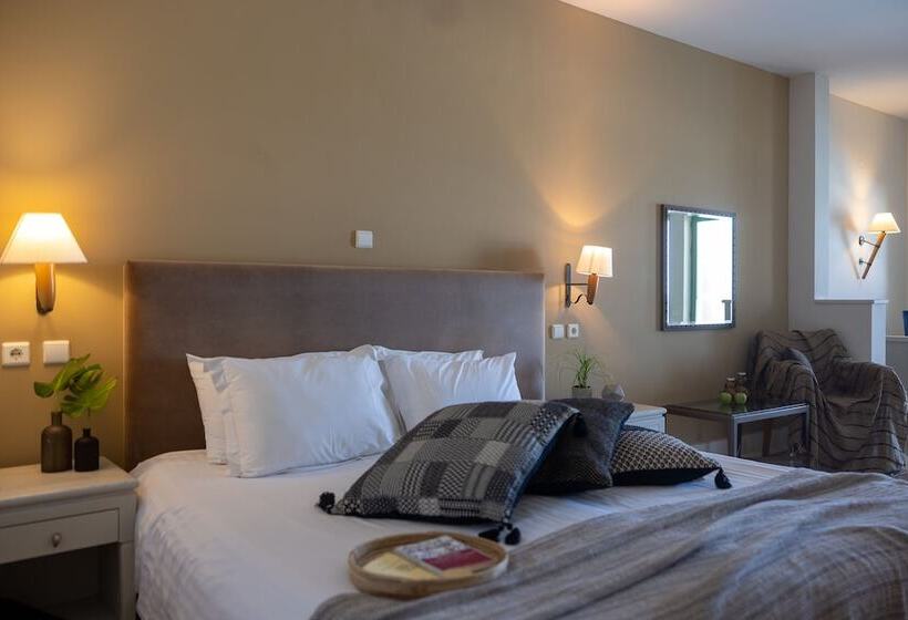 سوییت جونیور با چشم‌انداز دریا, Giannoulis   Grand Bay Beach Resort