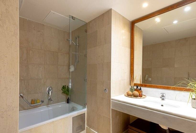 سوییت, Giannoulis   Grand Bay Beach Resort