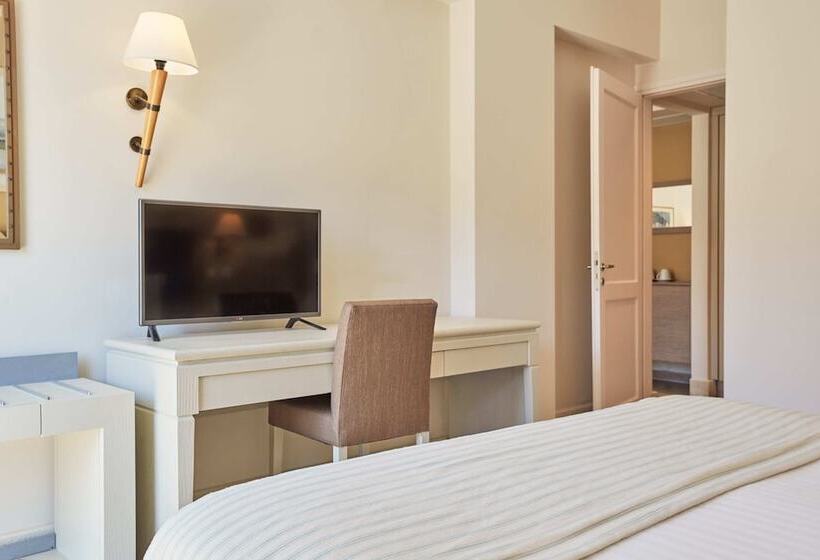 سوییت, Giannoulis   Grand Bay Beach Resort