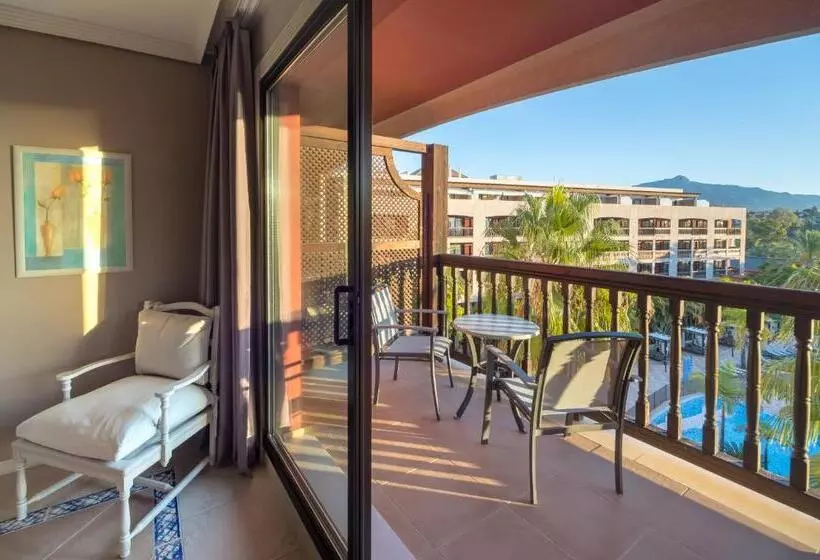 اتاق سوپریور با چشم‌انداز استخر, Barcelo Marbella