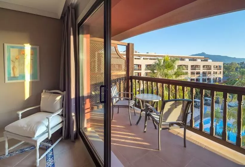 اتاق سوپریور با چشم‌انداز استخر, Barcelo Marbella