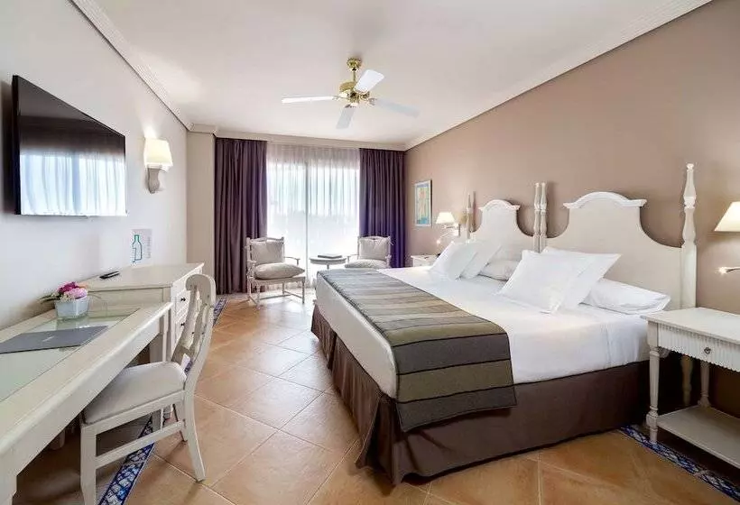 اتاق سوپریور با چشم‌انداز زمین گلف, Barcelo Marbella