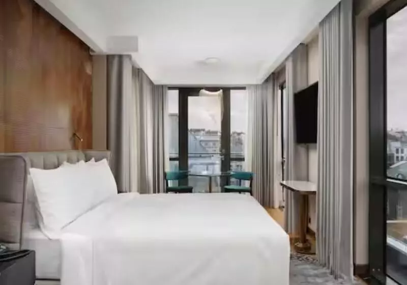 اتاق سوپریور با چشم‌انداز استخر, Barcelo Marbella