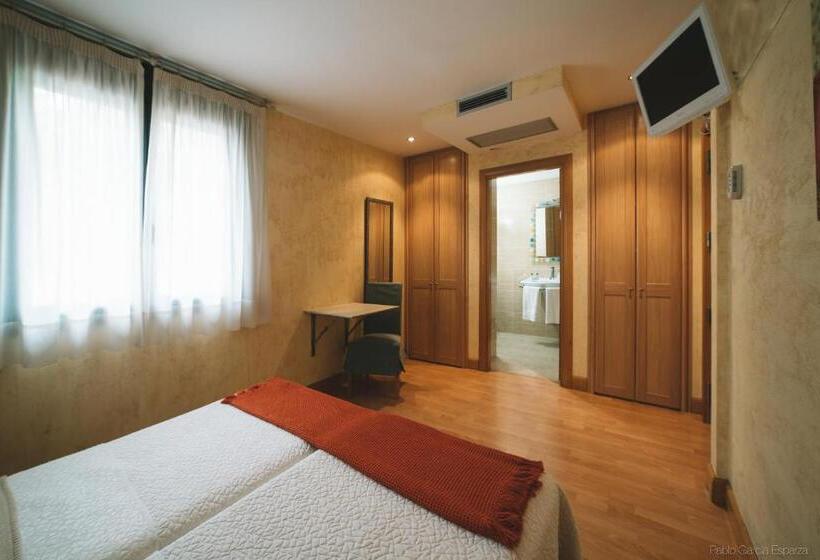 غرفة ديلوكس مزوَّدة بجاكوزي, Castillo De Javier