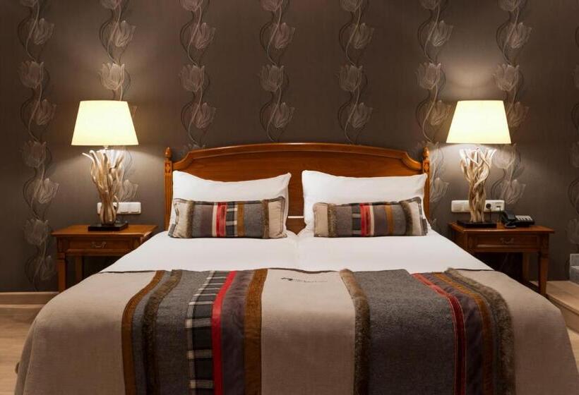 جناح جونيور مزوَّد بتراس, Klein Zwitserland