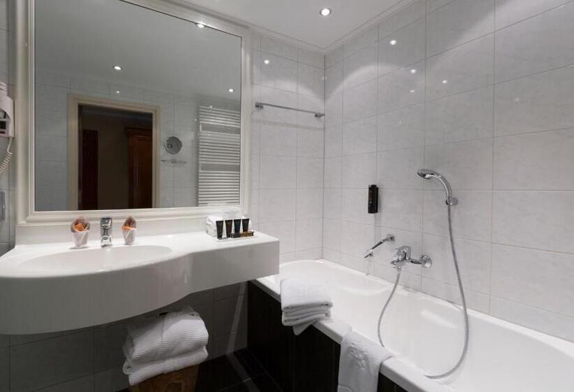 جناح جونيور مزوَّد بتراس, Klein Zwitserland