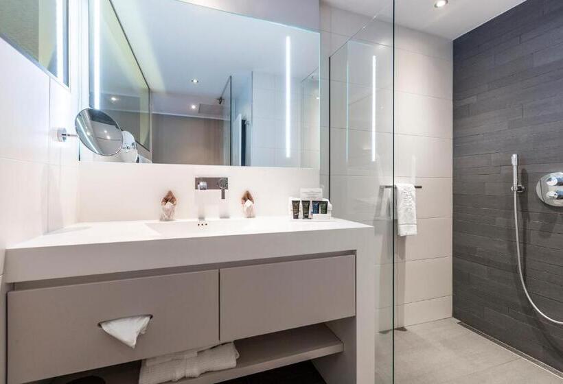 جناح مزوَّد بشرفة, Klein Zwitserland