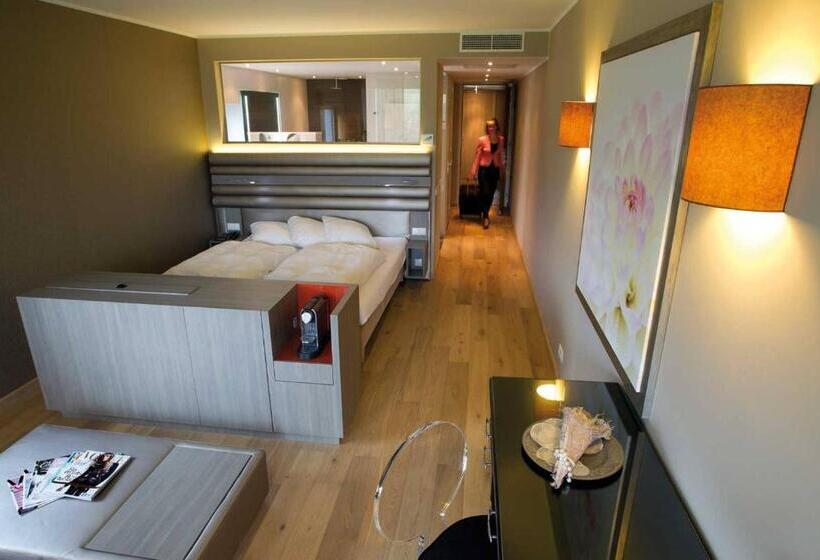 جناح مزوَّد بشرفة, Klein Zwitserland